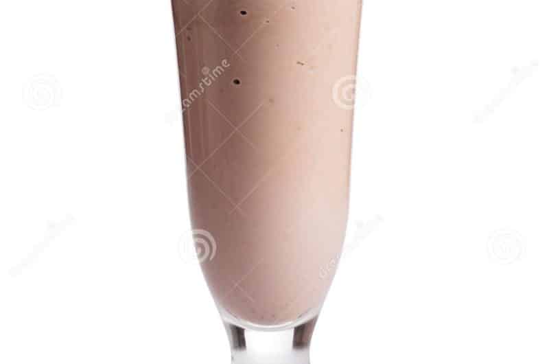 découvrez notre recette de milkshake au chocolat rapide et facile à réaliser ! en quelques minutes, régalez-vous avec ce délice crémeux, parfait pour les gourmands. idéal pour un goûter ou un dessert plaisant.