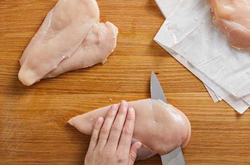 découvrez les dangers potentiels liés à la consommation de poulet rosé. informez-vous sur les risques pour la santé, les bonnes pratiques de cuisson et comment éviter les intoxications alimentaires.