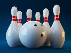 Comment choisir une boule de bowling personnalisée pour améliorer votre jeu